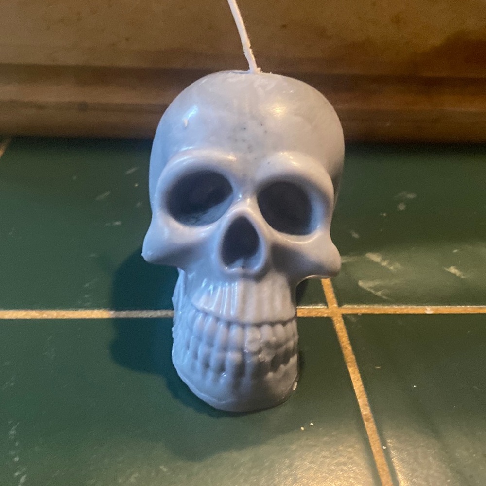 protection skull candle 23.00